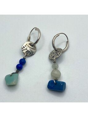 Vtg Sterling Silver Mini Hoop Earrings w Purposely Mismatched Dangle Charms 1.5”